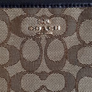 COACH hand wallet- Khaki/Brown